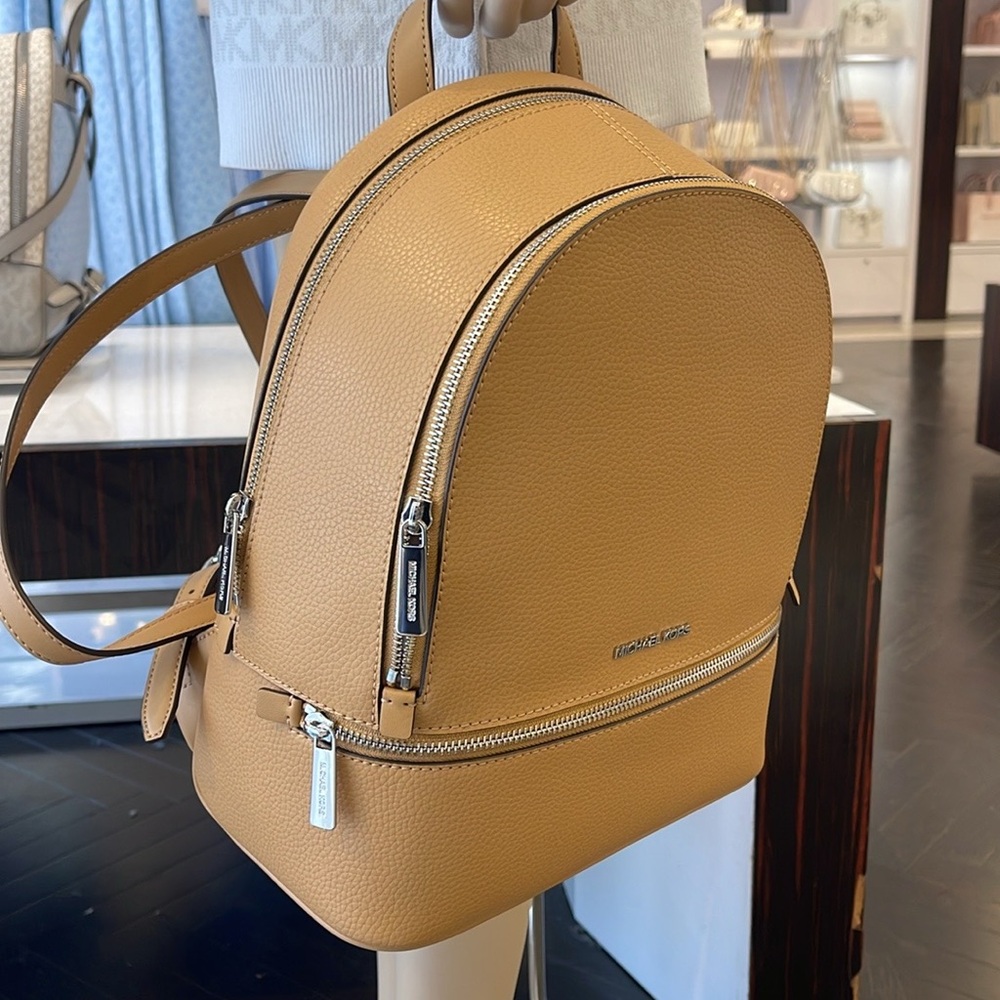 MICHAEL KORS Rhea Medium Pebbled Leather Zip Backpack
PEANUT
NWT MK - Picture 4 of 16